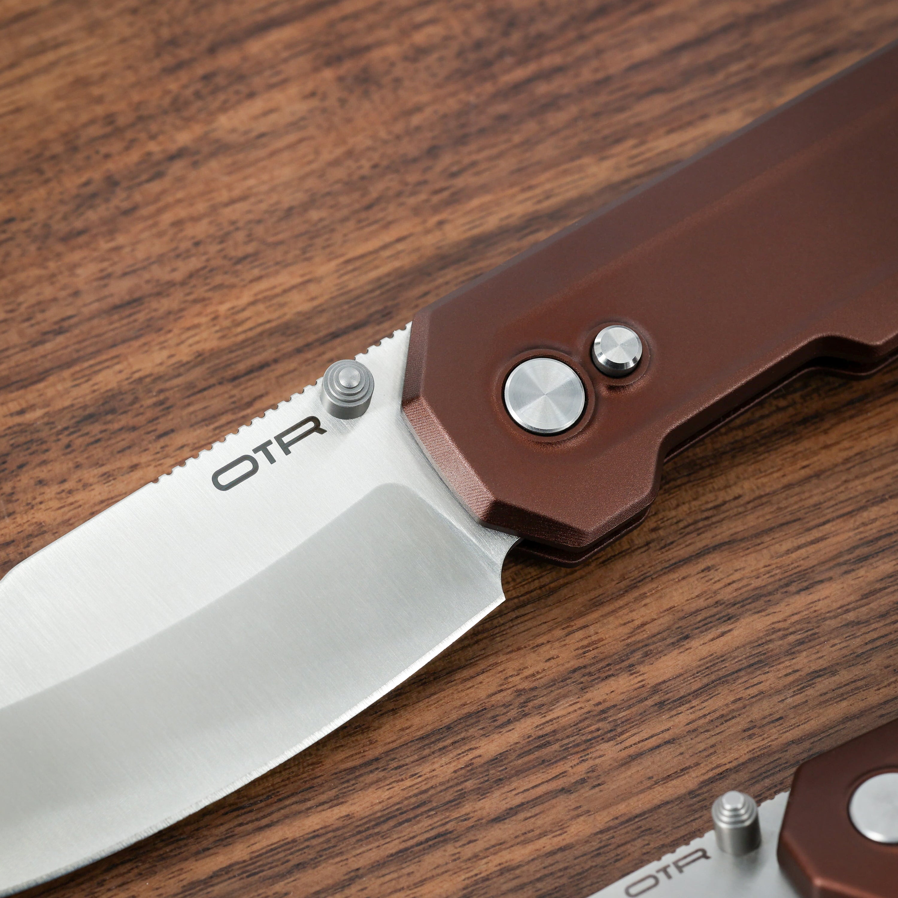 Espresso Bronze Large Knife Detail